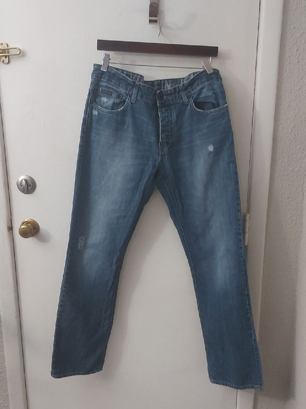 Calvin Klein Slim Straight Low Rise Distressed Jean 32 Casual Classic Festival